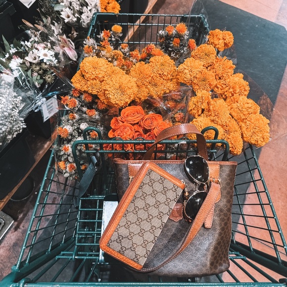 Gucci Monogram Bamboo Tassel Zip Around Wallet - Picture 3 of 17